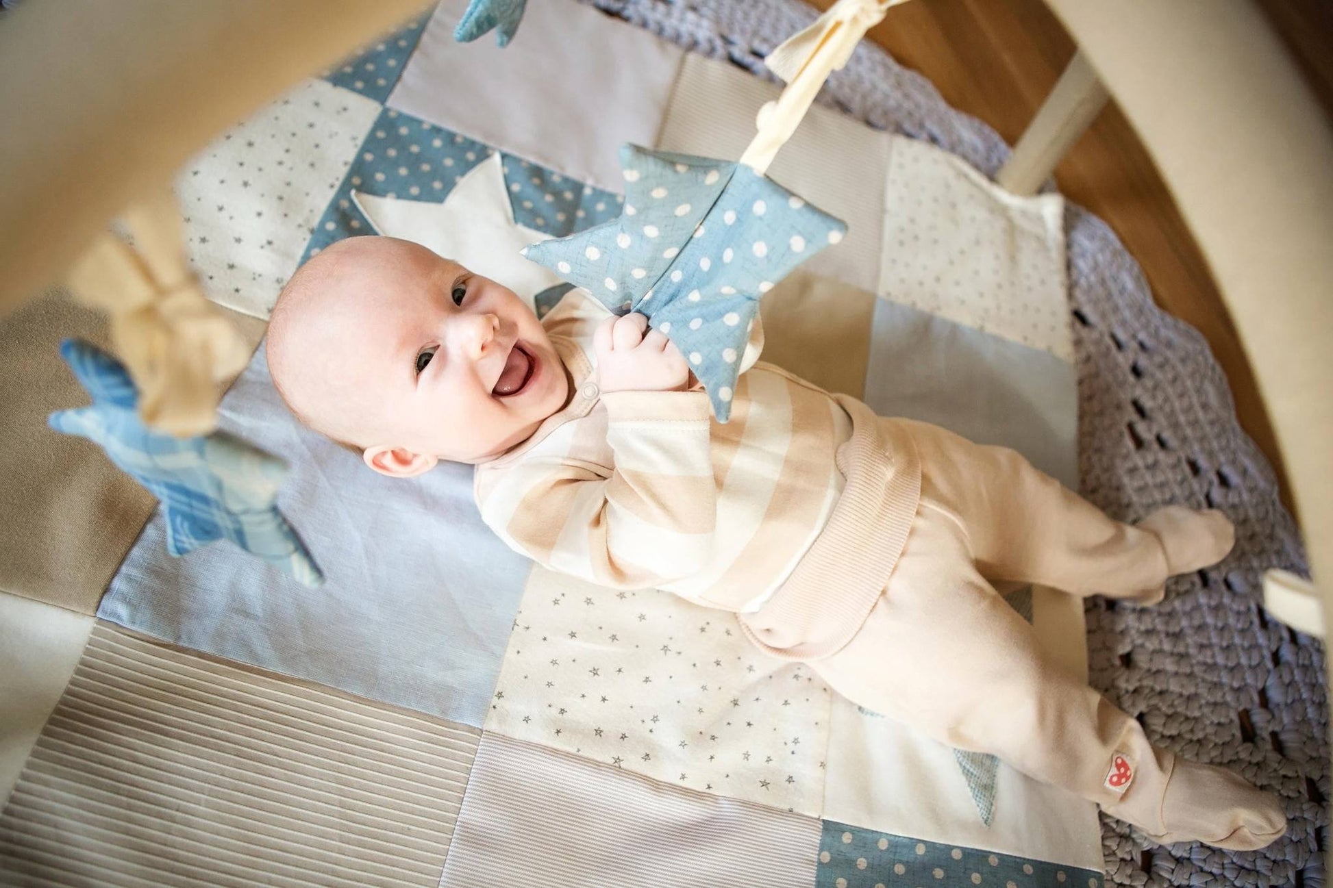 Handgjord Blå Aktivitetsmatta för Baby - 80 cm x 80 cm