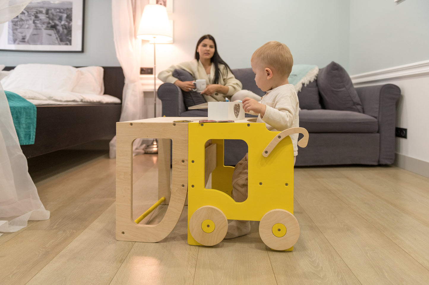 Konvertibelt 2-i-1 Lärotorn / Bord & Stol i Trä - Olika Färger