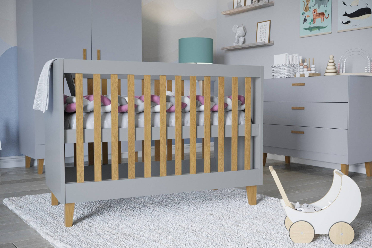 Kubi Grå Spjälsäng i Trä - Skandinavisk Design