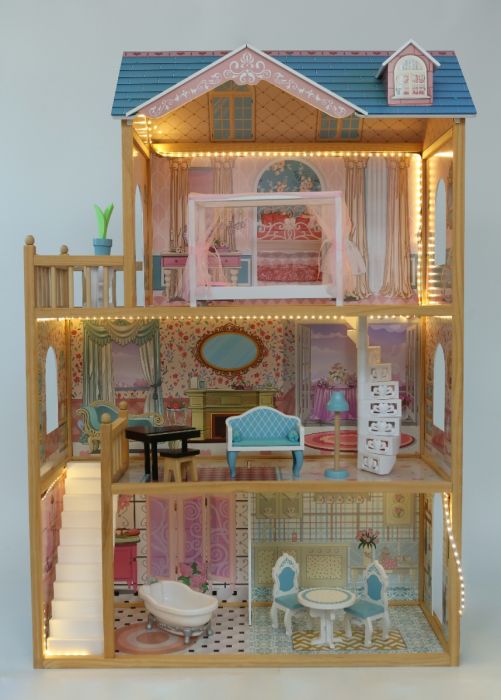 Rosa Trädockhus med LED-Belysning & Möbler - Gerardos's Toys