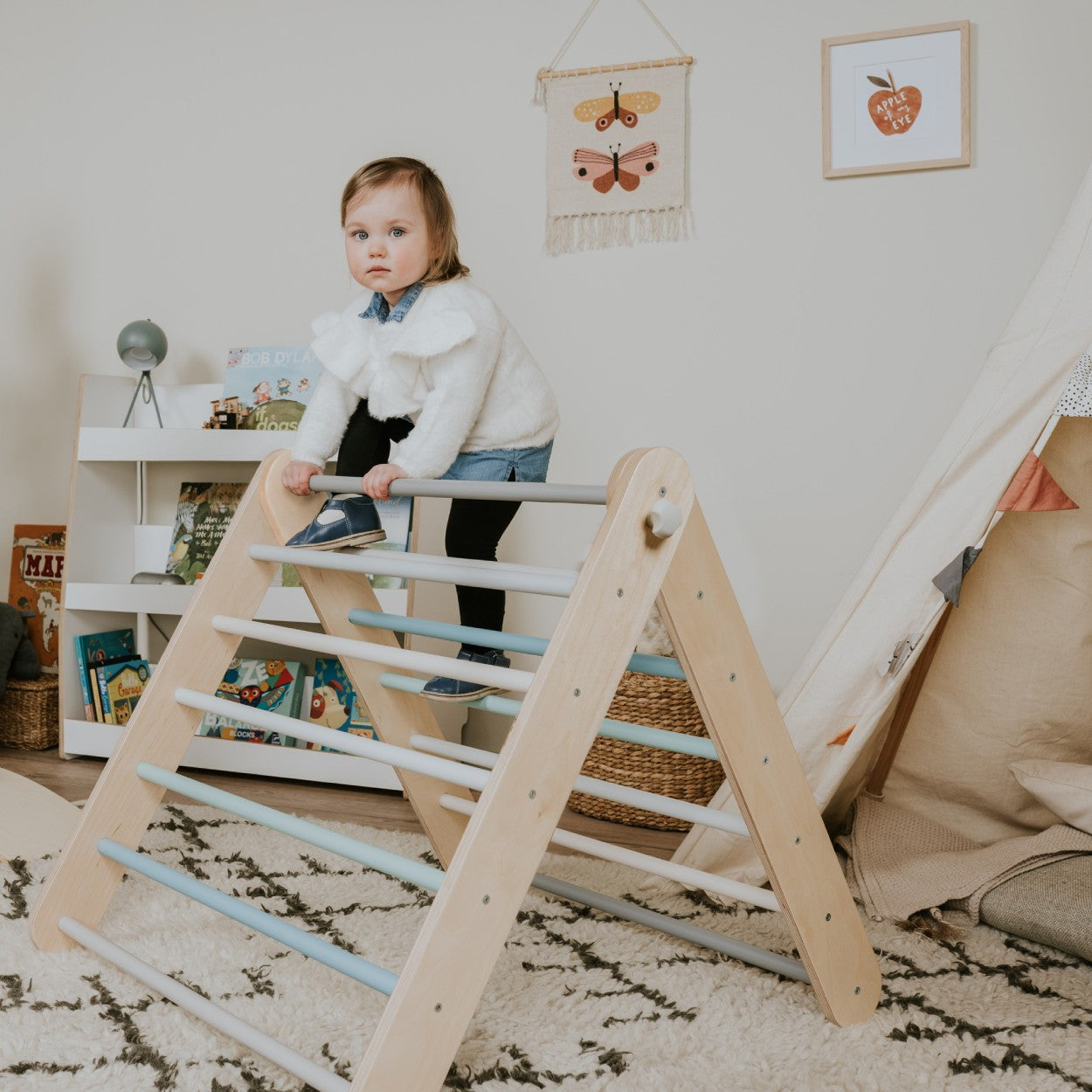Montessori Klättertriangel / Klättervägg i Trä (6 mån–7 år) - Pastell