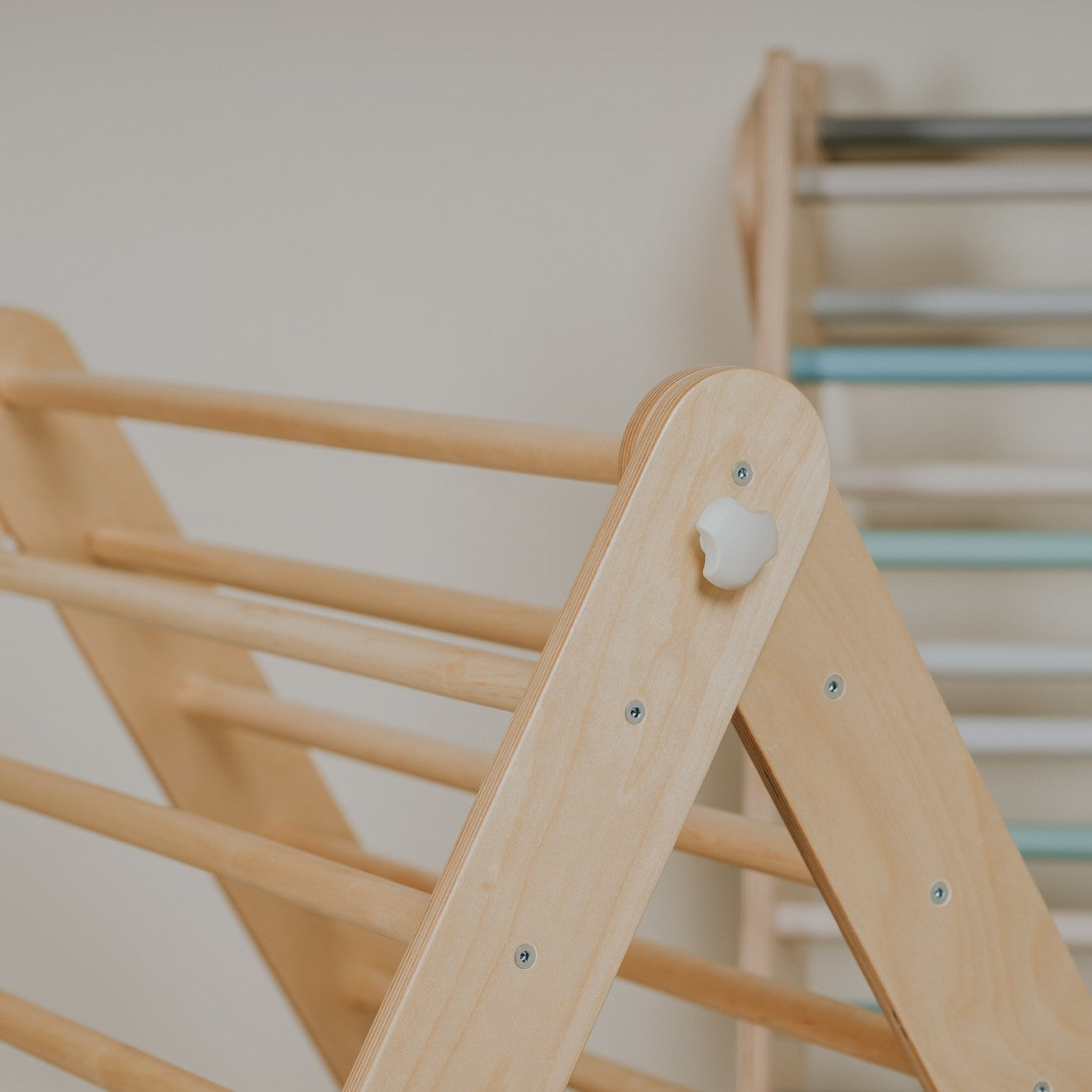 Montessori Klättertriangel / Klättervägg i Trä (6 mån–7 år)